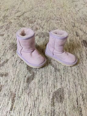UGG Girls Pastel Lavender Shearling-Lined Suede Fall Winter Warm Boots Size 8